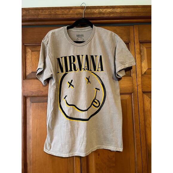 NWOT Nirvana Women's Inverse Smiley Face T-Shirt Short Sleeve Tan Size Large - Picture 2 of 7